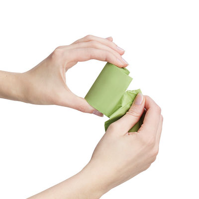 Distribuidor de poliéster biodegradable compostable de venta al por mayor Bolsas de basura para cachorros Bolsas de caca para perros con certificado